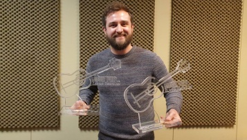 Matija Cvek u Music pubu Zlatka Turkalja osvojio dvije nagrade – za najboljeg pjevača u 2020. godini i nagradu za najbolju pjesmu „Nasloni se“ feat. Matija Dedić