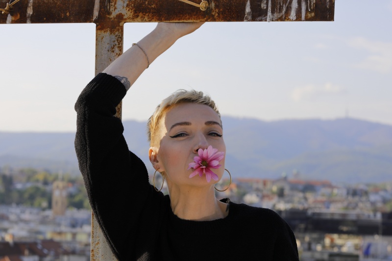 REMI: VINILNO IZDANJE ALBUMA „GOLA“ OD DANAS U PRODAJI! POGLEDJATE NOVI SPOT ZA SINGL „MIRNA“!