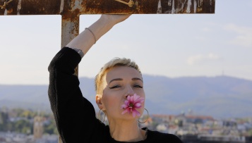 REMI: VINILNO IZDANJE ALBUMA „GOLA“ OD DANAS U PRODAJI! POGLEDJATE NOVI SPOT ZA SINGL „MIRNA“!