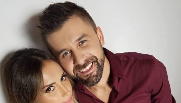 Pogledajte teaser za KOST - novi duet Amela Ćurića i Emine Jahović Sandal