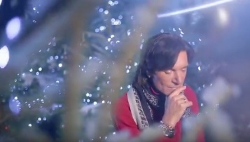 „Sretan Božić ljubavi“ – nova pjesma Jasmina Stavrosa dobila je i božićni video