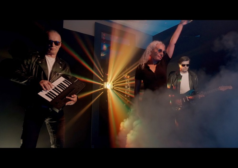 Heidi šeće psa novim spotom evociraju uspomene na nikad prežaljene 80-e