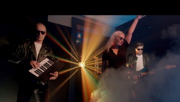 Heidi šeće psa novim spotom evociraju uspomene na nikad prežaljene 80-e