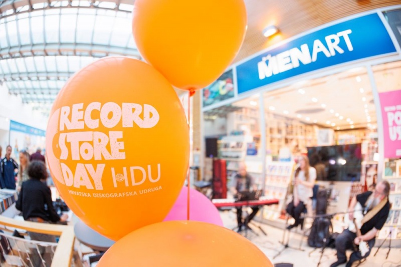 Record Store Day u Menart multimedijalnoj knjižari donio vinil u središte glazbenog doživljaja